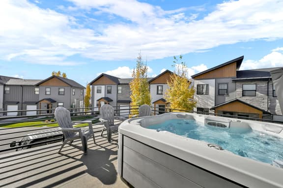 Eden Townhouse: Hot Tub & Golf Retreat w/Mountain Views - Image 1
