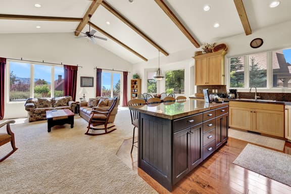 Scenic Mountain Retreat: Pool, Hot Tub, Valley Views - Image 1