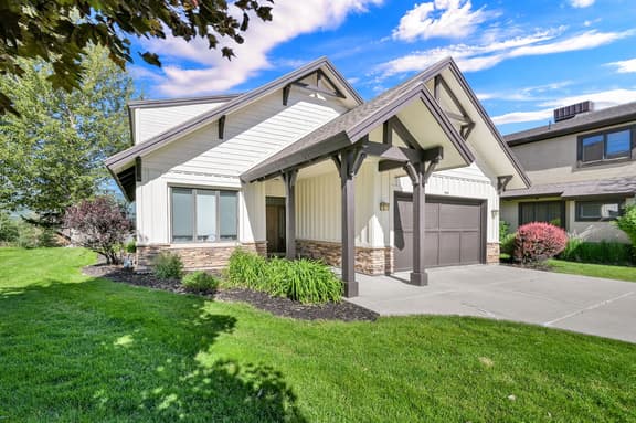 Pet-Friendly Luxury House w/ Hot Tub & Game Room - Image 1