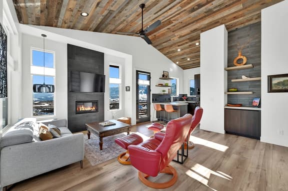 Eden Mountain Cabin: Hot Tub & Stunning Views Retreat - Image 1